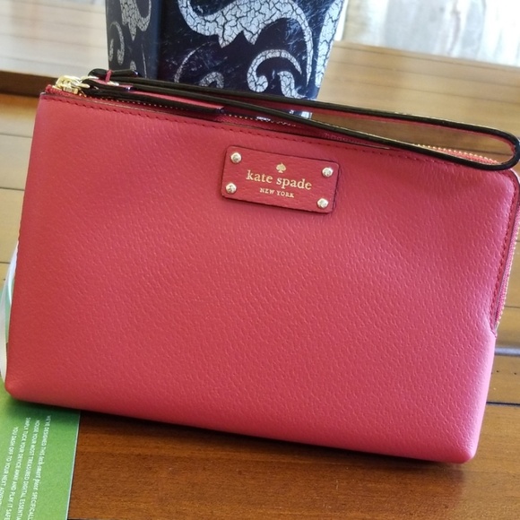 kate spade Handbags - KATE SPADE 🍎 LEONI HANDBAG